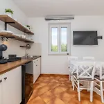 Apartment Haya With Heated Pool