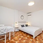 Haya With Heated Pool Apartment Linardići