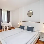 Apartment Haya With Heated Pool Linardići