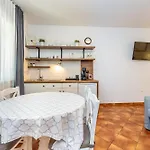 Haya With Heated Pool Apartment Linardići