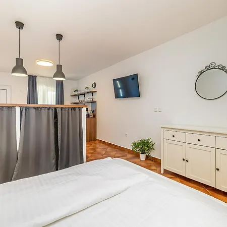 Apartament Haya With Heated Pool