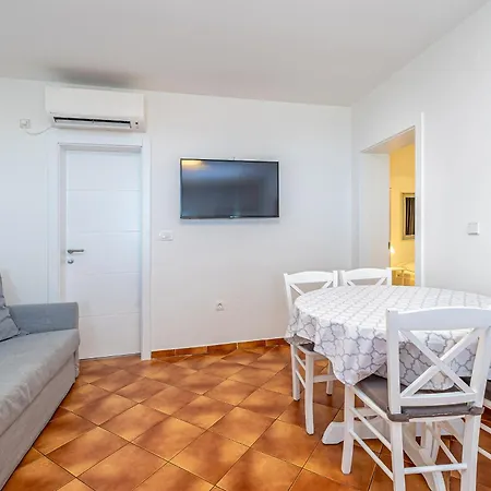 Haya With Heated Pool Apartment