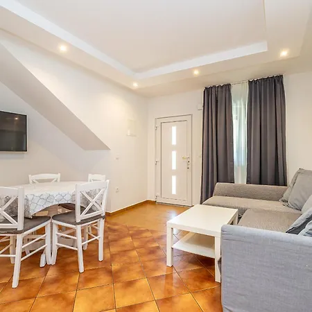 Haya With Heated Pool Apartment *