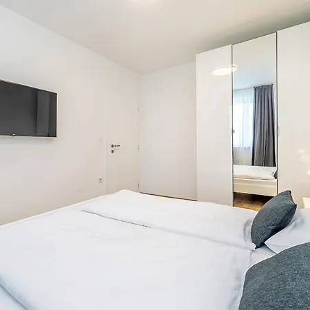 Apartment Haya With Heated Pool Linardici