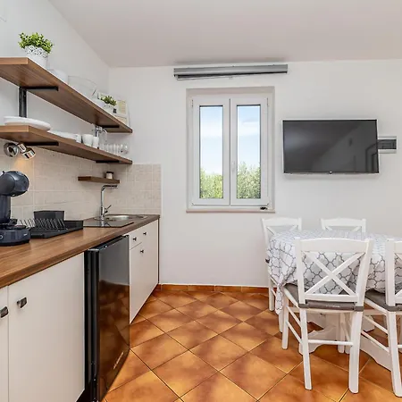 Apartment Haya With Heated Pool