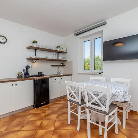 Haya With Heated Pool Apartment *