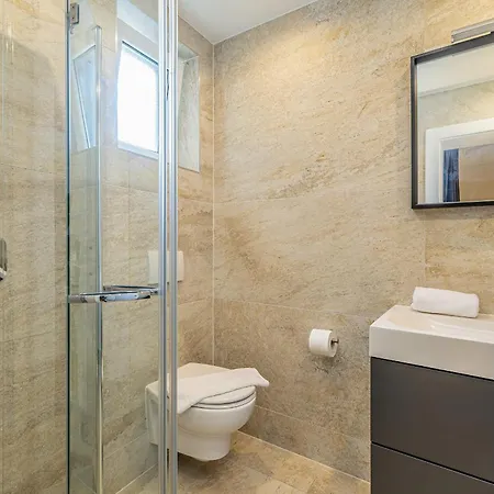 Haya With Heated Pool Appartement Linardići