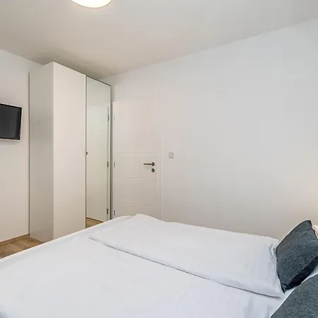 Apartment Haya With Heated Pool Linardici