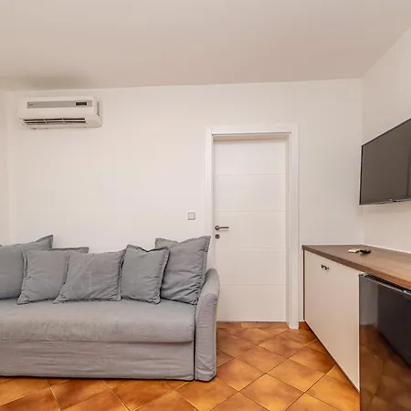 Haya With Heated Pool Apartment *