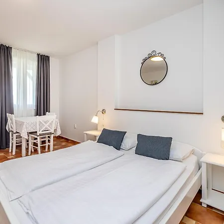 Apartment Haya With Heated Pool Linardici