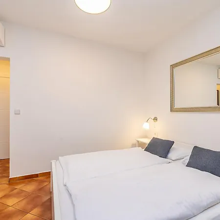Apartment Haya With Heated Pool Linardici