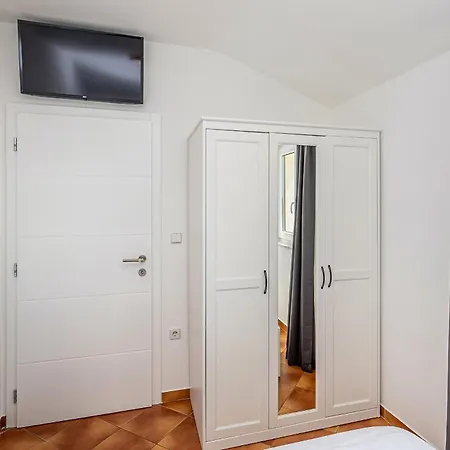 Haya With Heated Pool Apartment