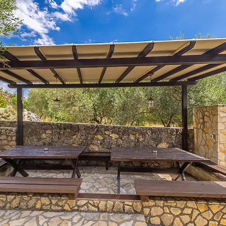 Haya With Heated Pool * Linardici