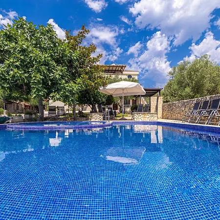Haya With Heated Pool Apartment *