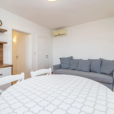 Apartmán Haya With Heated Pool