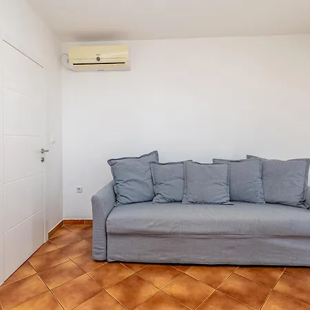 Apartment Haya With Heated Pool Linardici