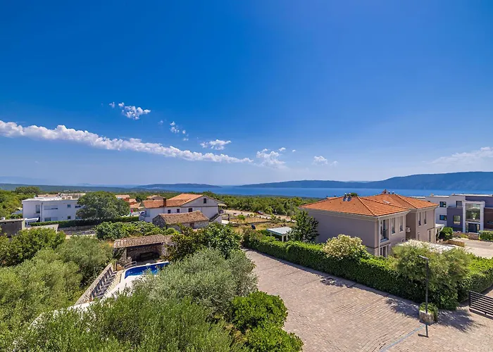 Haya With Heated Pool *