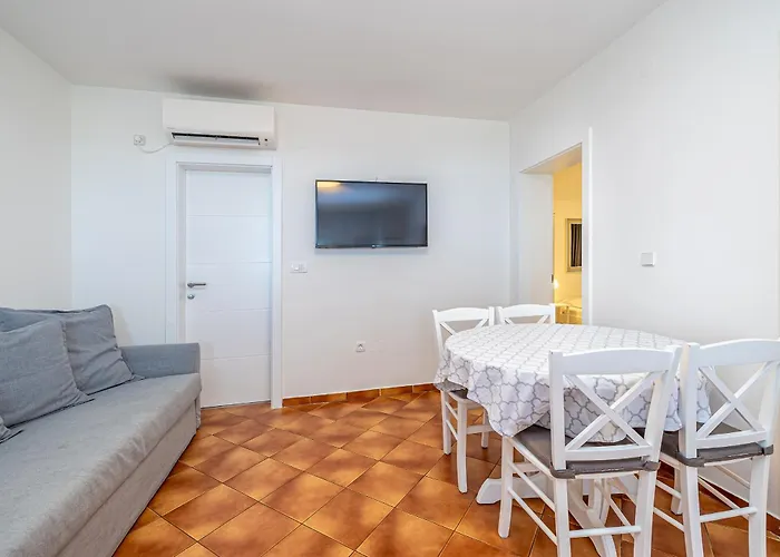 Haya With Heated Pool Apartman