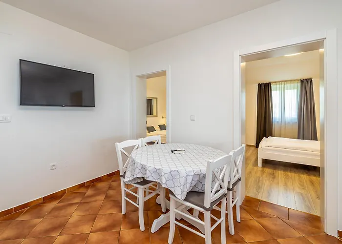 Haya With Heated Pool Apartman *