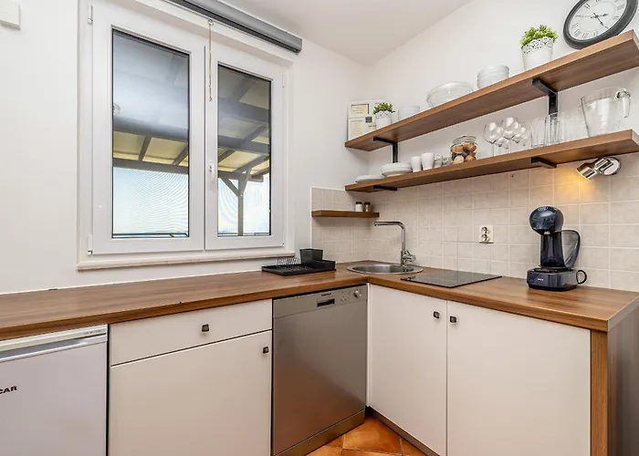 Apartman Haya With Heated Pool Linardici