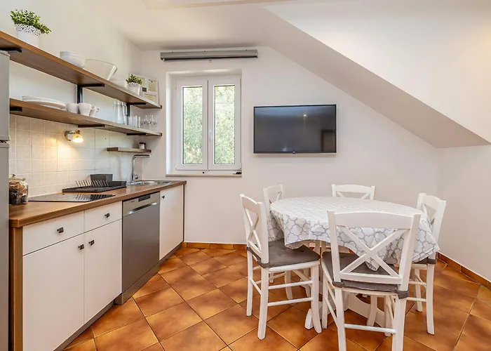 Apartman Haya With Heated Pool