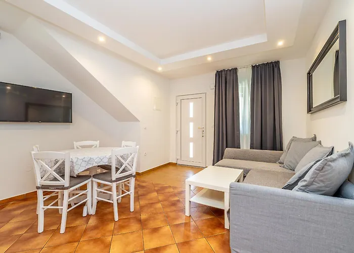 Haya With Heated Pool Apartman *