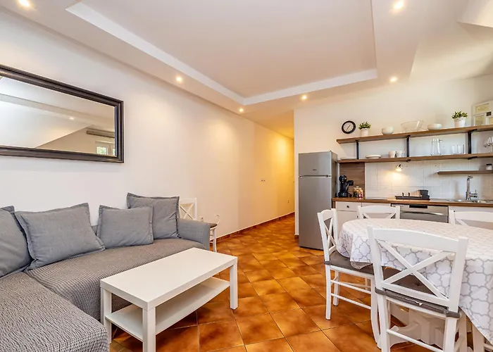 Haya With Heated Pool Apartman Linardici