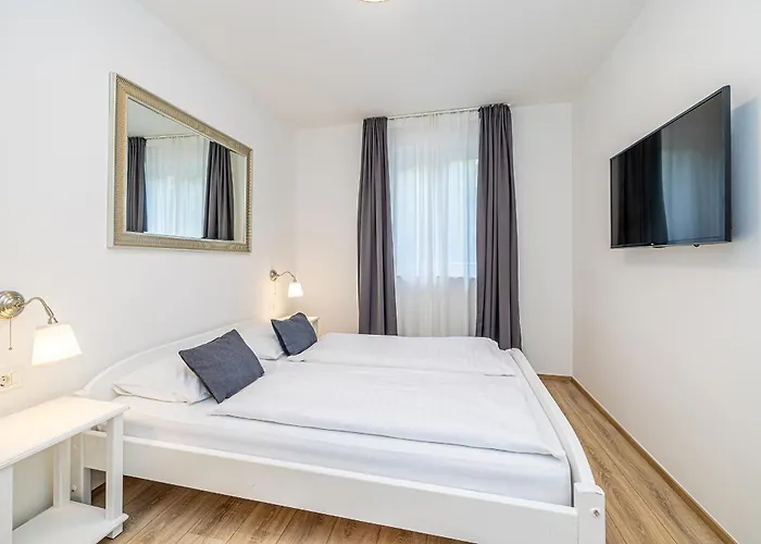 Apartman Haya With Heated Pool Linardici