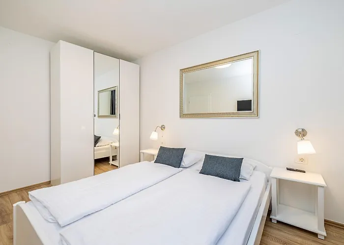 Haya With Heated Pool Apartman *