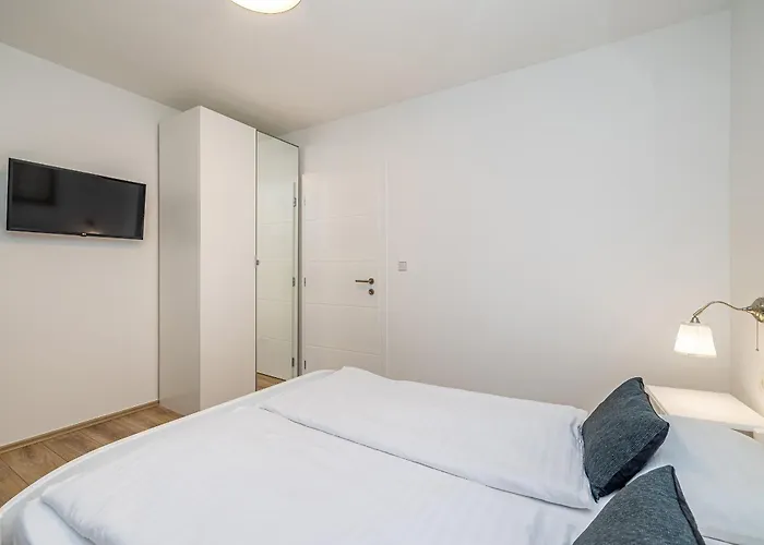 Apartman Haya With Heated Pool Linardici