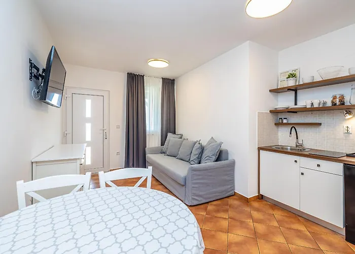 Haya With Heated Pool Apartman *