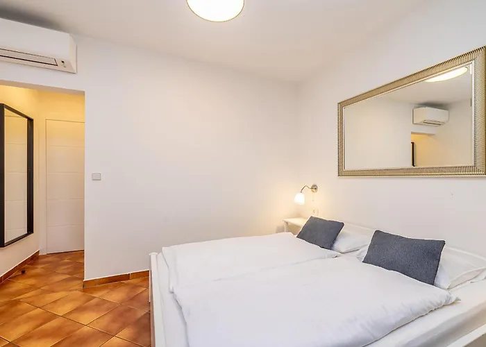 Apartman Haya With Heated Pool Linardici
