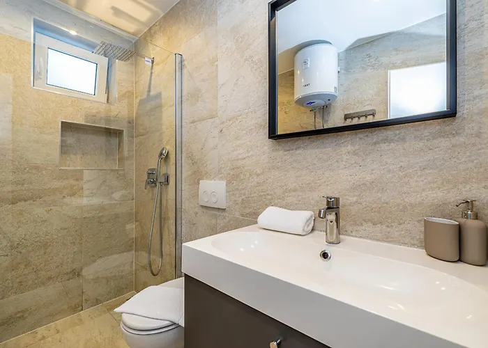 Haya With Heated Pool Apartman