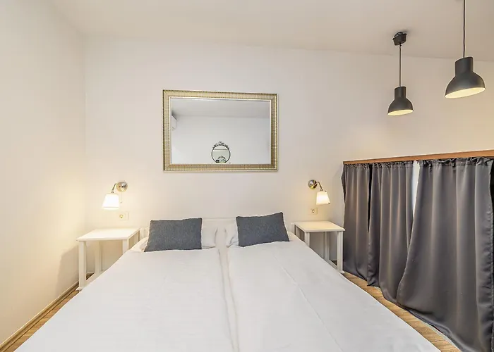 Haya With Heated Pool Apartman Linardici