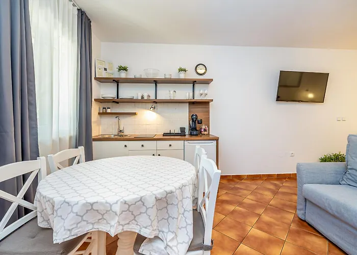 Haya With Heated Pool Apartman Linardici