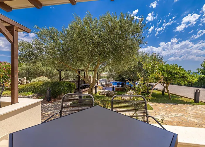 Haya With Heated Pool * Linardici