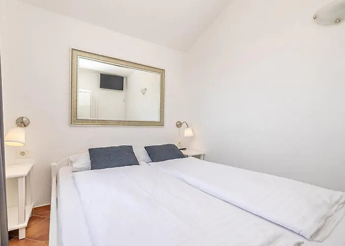 Haya With Heated Pool Apartman