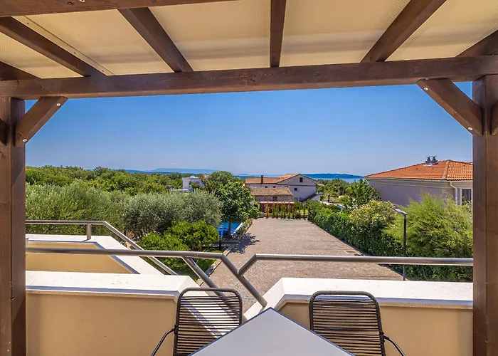 Haya With Heated Pool * Linardici