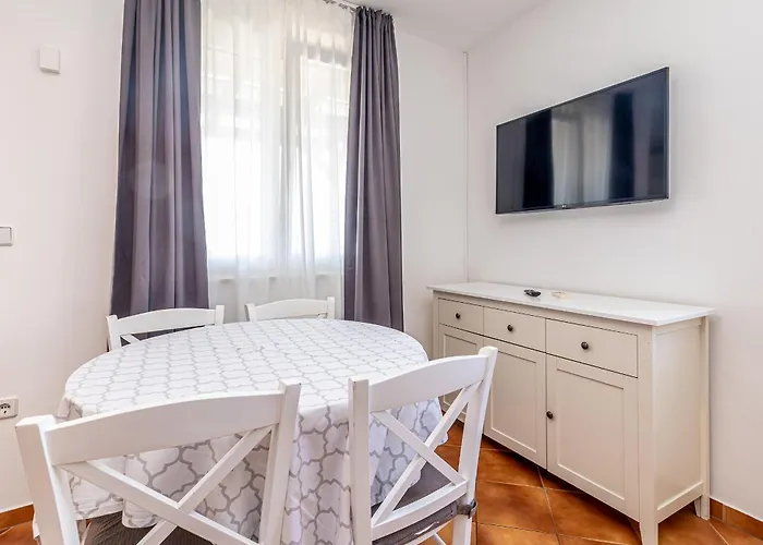 Haya With Heated Pool Apartman Linardici