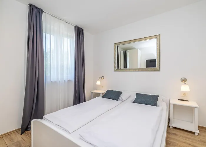 Haya With Heated Pool Apartman