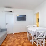 Haya With Heated Pool Appartement