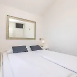 Haya With Heated Pool Appartement