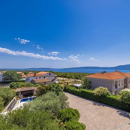 Haya With Heated Pool *