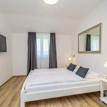 Haya With Heated Pool Διαμέρισμα Linardići