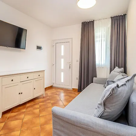 Haya With Heated Pool * Linardići